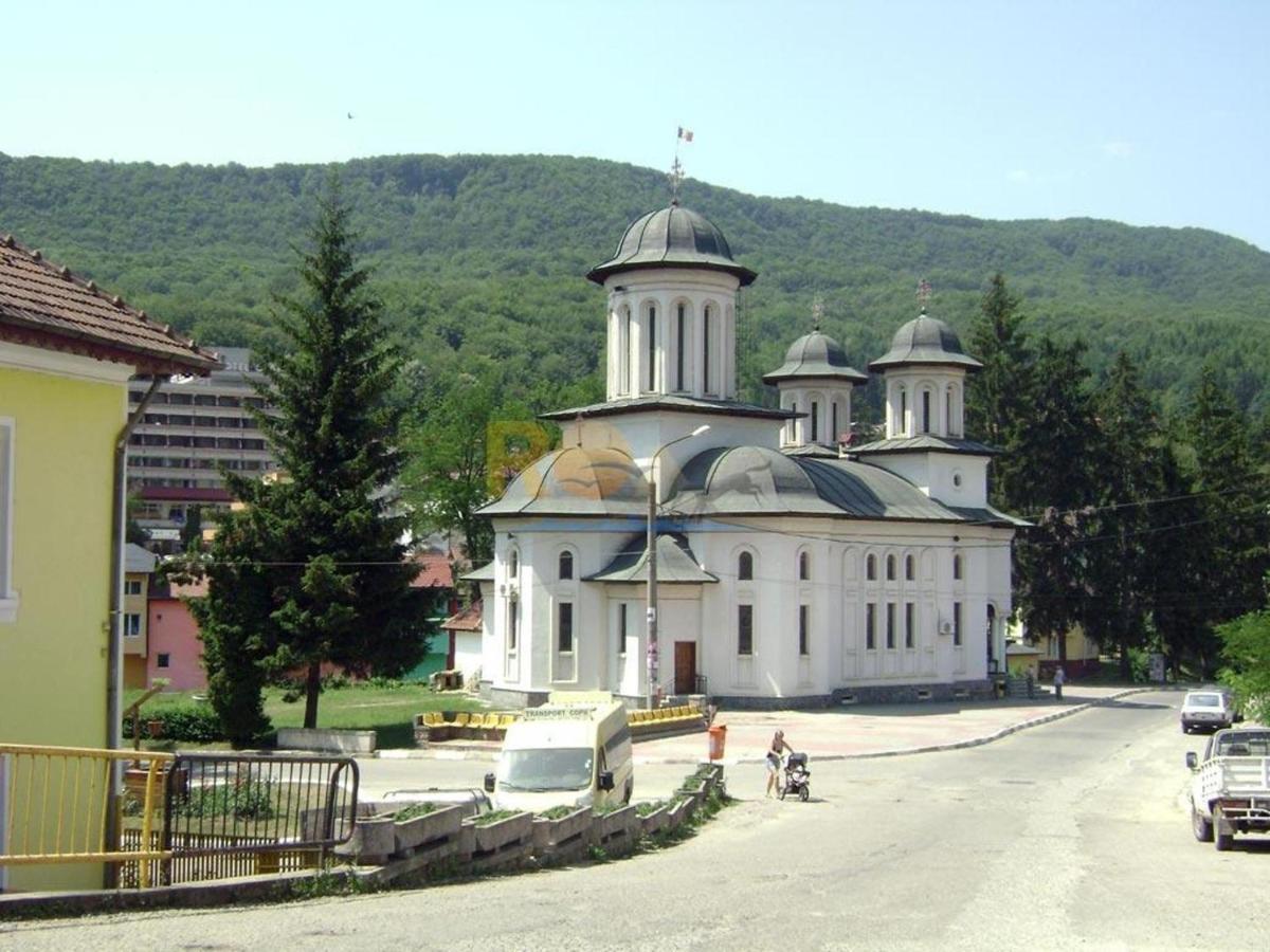 Hotel Parang Бэи­ле-Олэ­неш­ти Экстерьер фото